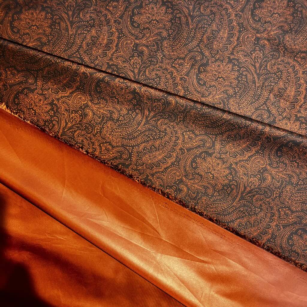 115684 a پارچه آستر Reversible Copper Paisley Lining - Image 1