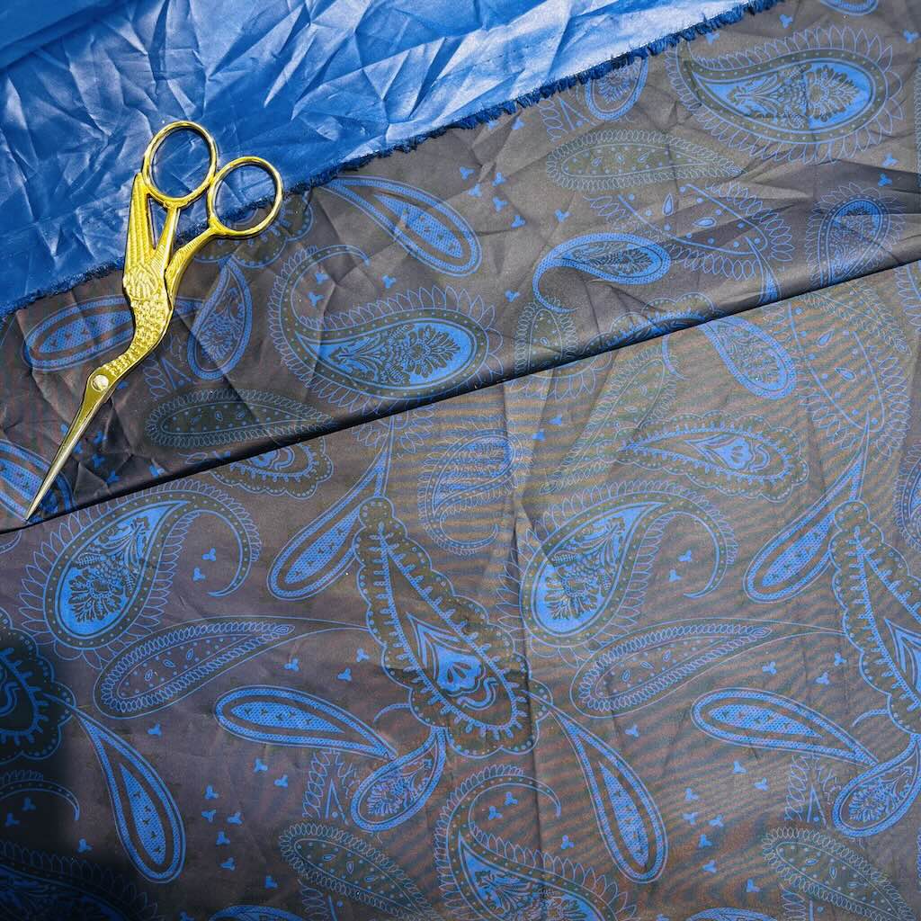 115709 a پارچه آستر Reversible Blue Paisley Lining - Image 1