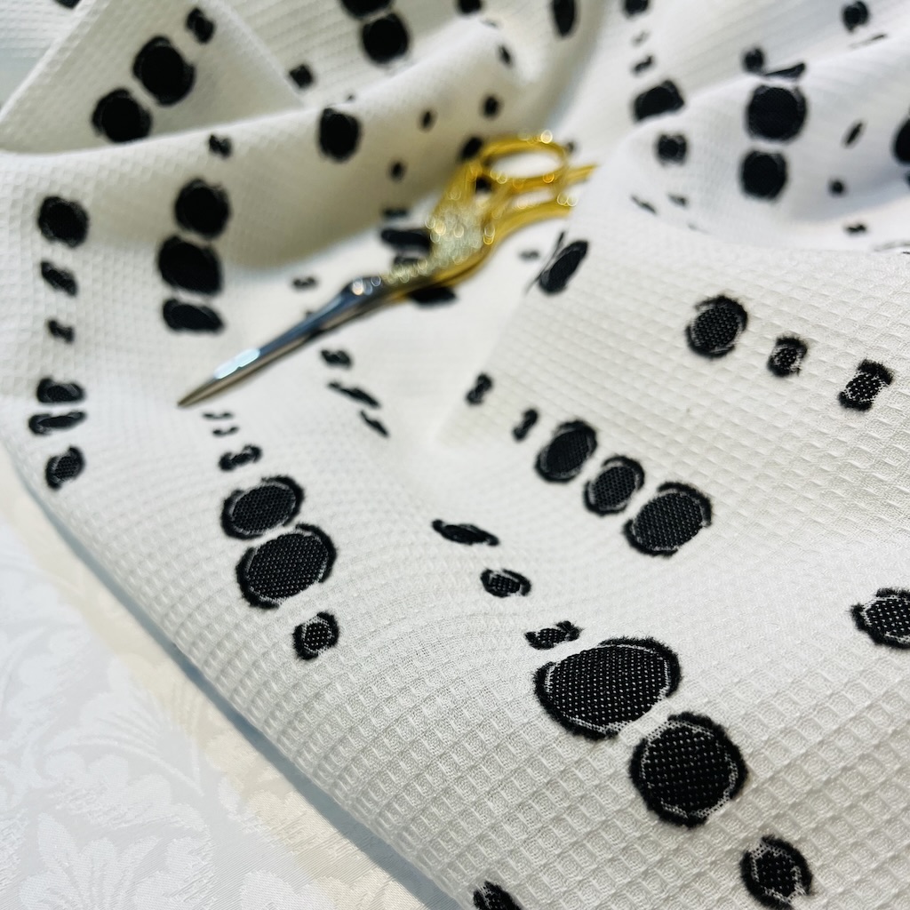 4511206748$19.68 پارچه وافل Black Waffle base Circular Design - Image 1