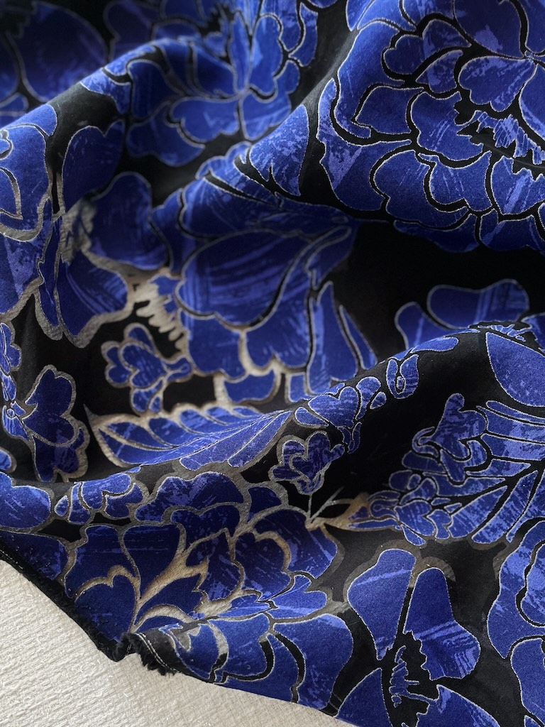 31286286 a پارچه دِوُره (یاکما) ایپکر İPEKER Midnight Cobalt Bloom Devoré - Image 1