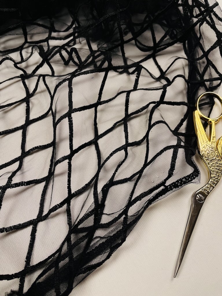 پارچه دانتل توری مشکی طرح لوزی Noir Trellis Lace